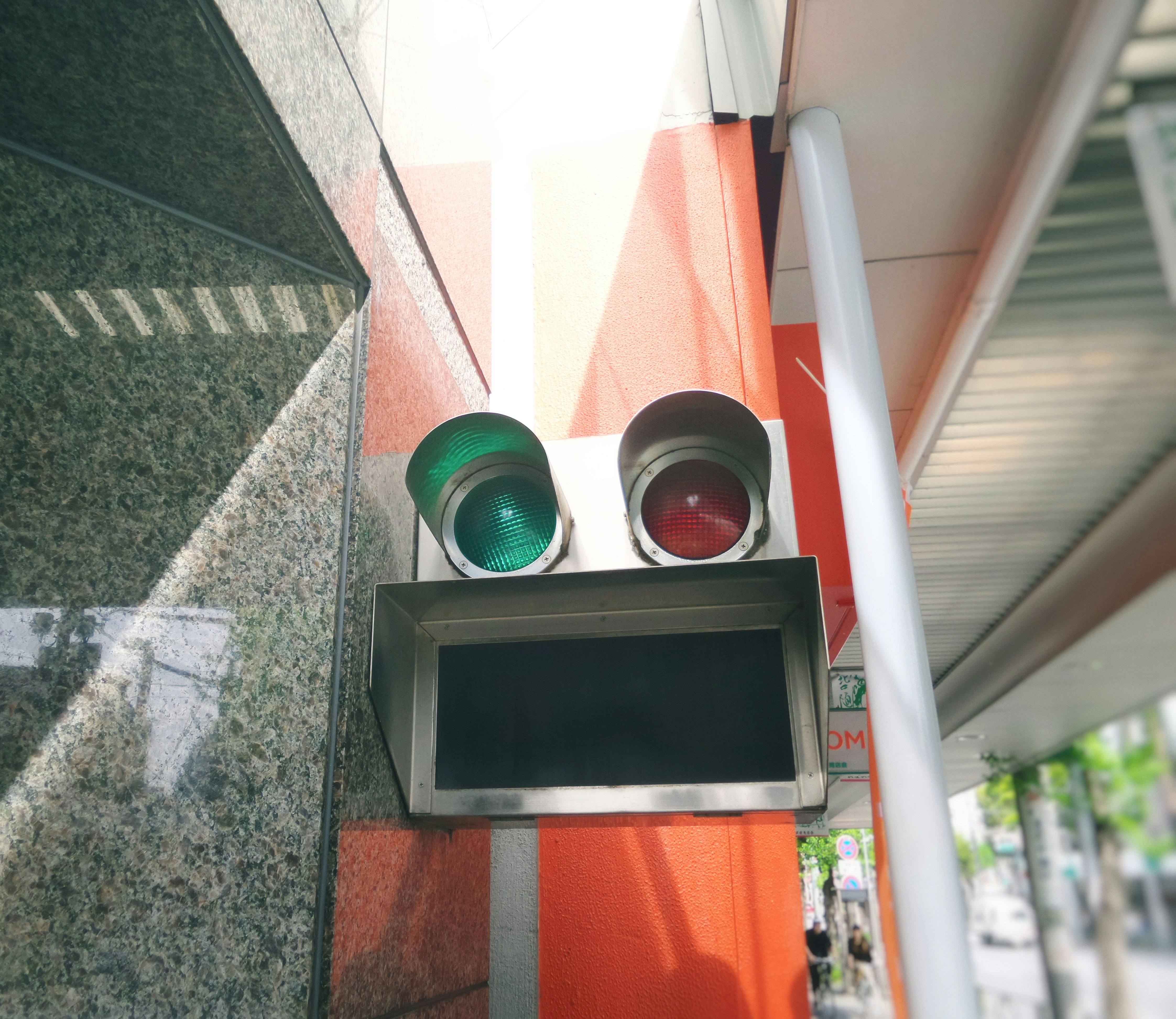 red and green street signal lights